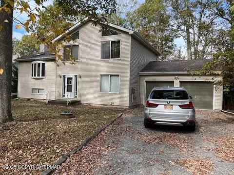 202 Tomnody Dr, Tamiment, PA 18371