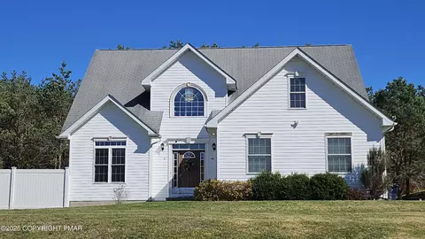 421 Fitzgerald Pl, Tobyhanna, PA 18466