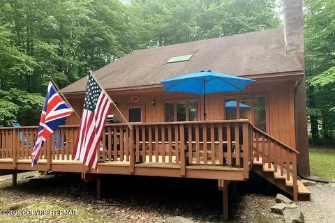 276 Mountain View Dr, Pocono Lake, PA 18347