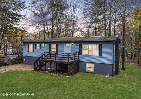8567 Hillcrest Dr, Tobyhanna, PA 18466