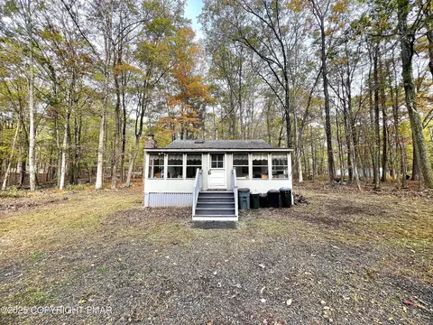3108 Emerald Lake Dr, East Stroudsburg, PA 18302