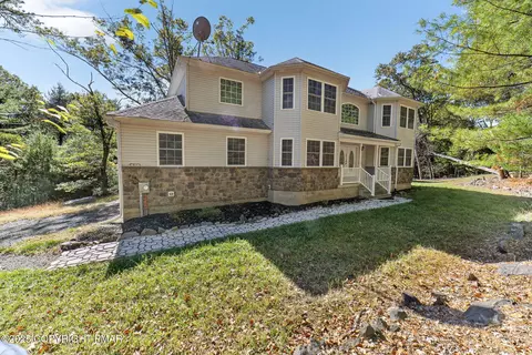 45 Coach Rd, Stroudsburg, PA 18360
