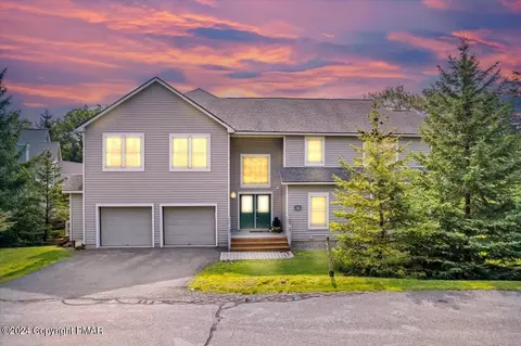 445 Maple Ct, Tannersville, PA 18372