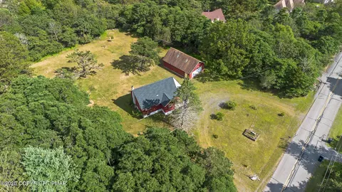 2272 Bismark Rd, Blakeslee, PA 18610