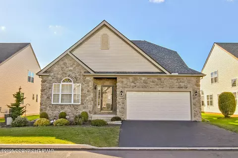 2840 Donegal Dr, Macungie, PA 18062