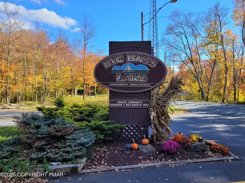 55 Partridge Pl, Covington Township, PA 18424