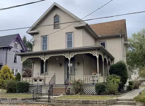 818 Thomas St, Stroudsburg, PA 18360