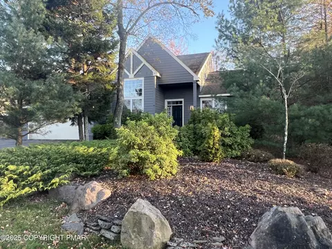 548 Pinecrest Dr, Pocono Pines, PA 18350
