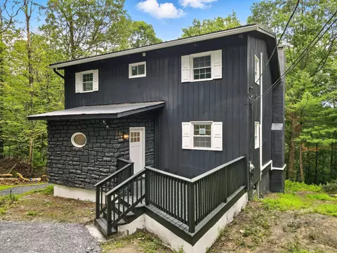 16 Norman Dr, East Stroudsburg, PA 18302