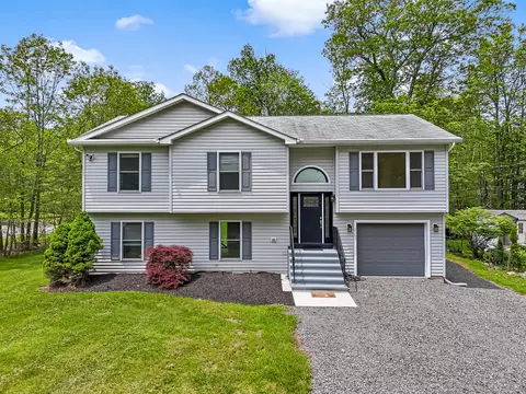 2105 Cottonwood Ln, Tobyhanna, PA 18466