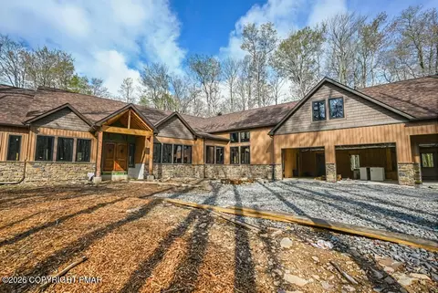 105 Boones Trl, Pocono Pines, PA 18350