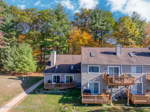 3344 Windermere Dr, Bushkill, PA 18324