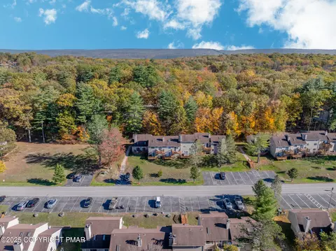 View/Area - 3344 Windermere Dr, Bushkill, PA 18324 photo 4 of 9