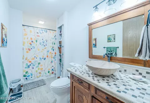 Bath - 3344 Windermere Dr, Bushkill, PA 18324 photo 1 of 6