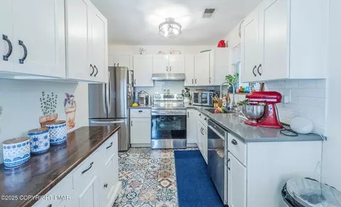 Kitchen - 3344 Windermere Dr, Bushkill, PA 18324 photo 1 of 6