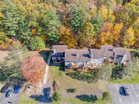View/Area - 3344 Windermere Dr, Bushkill, PA 18324 photo 3 of 9
