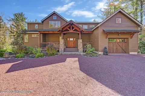 6180 Lakeview Dr, Pocono Pines, PA 18350