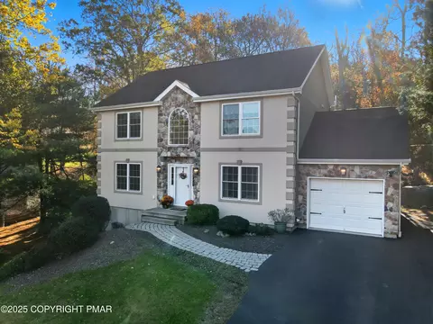 104 Wolf Hollow Rd, Lake Harmony, PA 18624