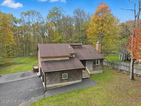 6137 Victoria Drive Dr, Tobyhanna, PA 18466