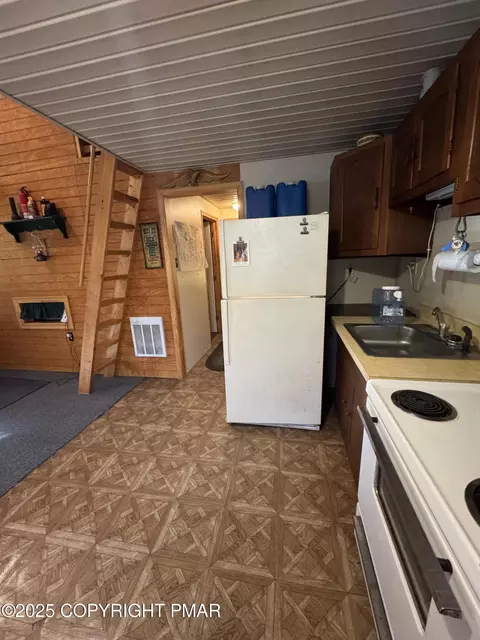 1855 Rt 402, Dingmans Ferry, PA 18328