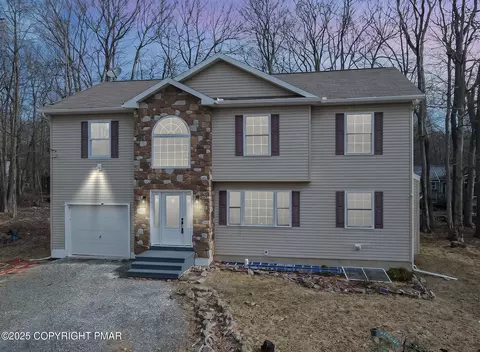 7500 Crestview Dr, Tobyhanna, PA 18466