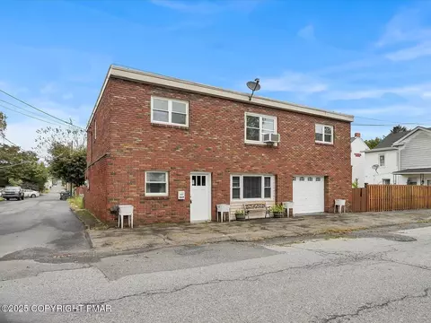 217 W Washington St, Frackville, PA 17931