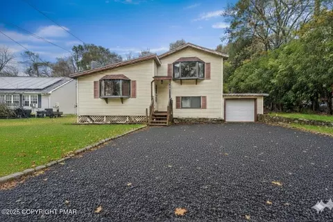 217 Coach Rd, Tobyhanna, PA 18466