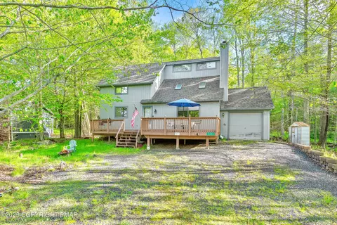 5151 Cresco Dr, Pocono Lake, PA 18347