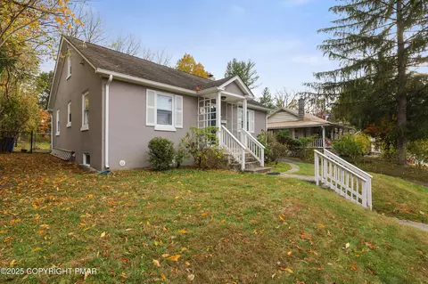 9 Fairview St, East Stroudsburg, PA 18301
