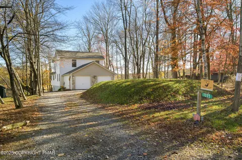 1335 Arrowhead Dr, Pocono Lake, PA 18347