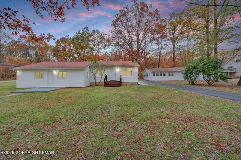 752 Toll Rd, Effort, PA 18330