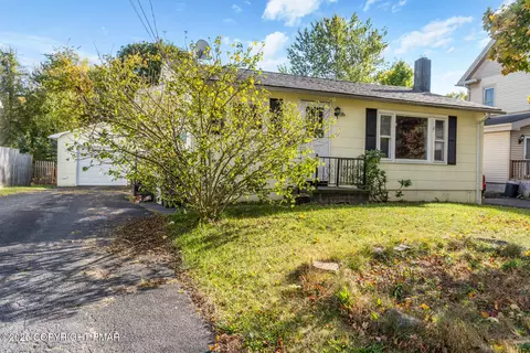 319 Collins St, Stroudsburg, PA 18360