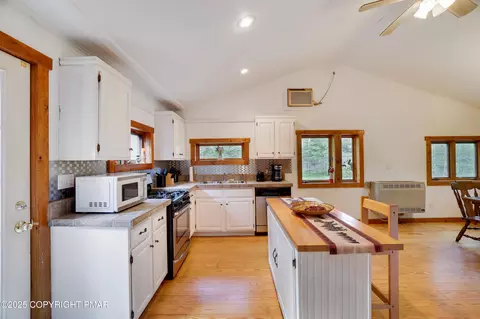 Kitchen - 456 Devils Hole Rd, Cresco, PA 18326 photo 1 of 4