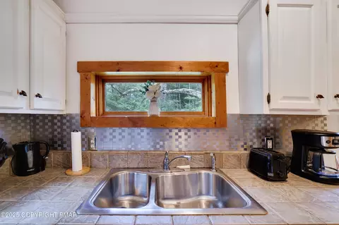 Kitchen - 456 Devils Hole Rd, Cresco, PA 18326 photo 4 of 4