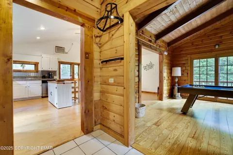 Entry Way - 456 Devils Hole Rd, Cresco, PA 18326 photo 1 of 4