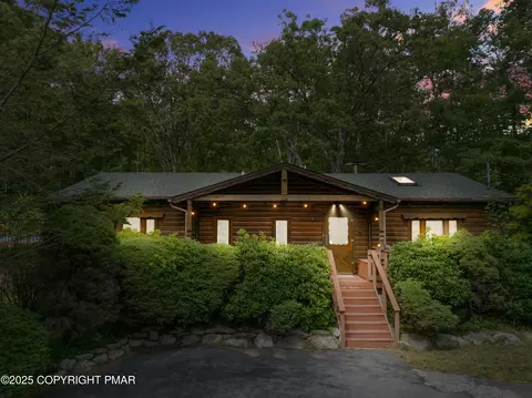 456 Devils Hole Rd, Cresco, PA 18326