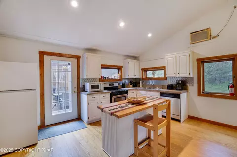 Kitchen - 456 Devils Hole Rd, Cresco, PA 18326 photo 2 of 4