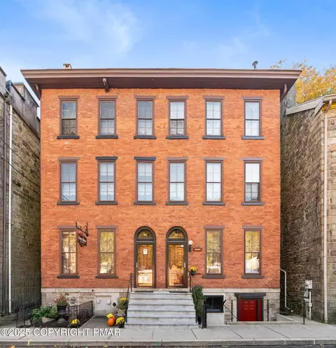 23-25 Race St, Jim Thorpe, PA 18229