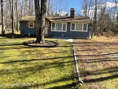 186 Canoe Trl, Pocono Lake, PA 18347