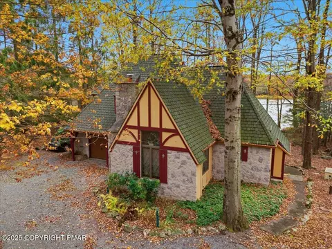 105 Birch Ledge Rd, Canadensis, PA 18325
