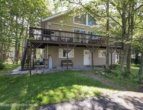 6323 Ventnor Dr, Tobyhanna, PA 18466