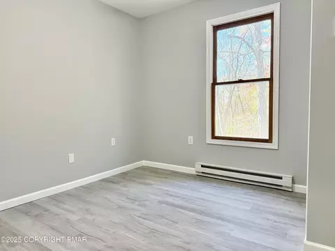 Bedroom - 104 Dunchurch Dr, Bushkill, PA 18324 photo 3 of 5