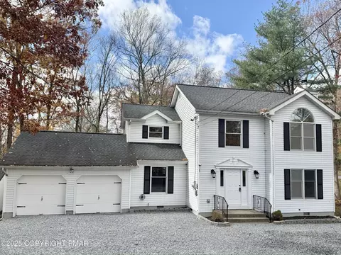 Exterior - 104 Dunchurch Dr, Bushkill, PA 18324 photo 7 of 7