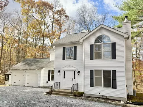 Exterior - 104 Dunchurch Dr, Bushkill, PA 18324 photo 5 of 7