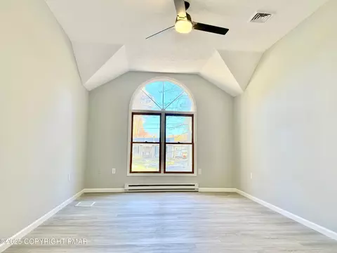 Living - 104 Dunchurch Dr, Bushkill, PA 18324 photo 5 of 5