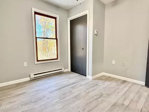 Bedroom - 104 Dunchurch Dr, Bushkill, PA 18324 photo 4 of 5