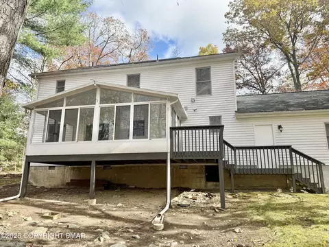 Exterior - 104 Dunchurch Dr, Bushkill, PA 18324 photo 2 of 7