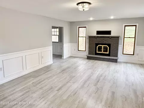 Living - 104 Dunchurch Dr, Bushkill, PA 18324 photo 3 of 5