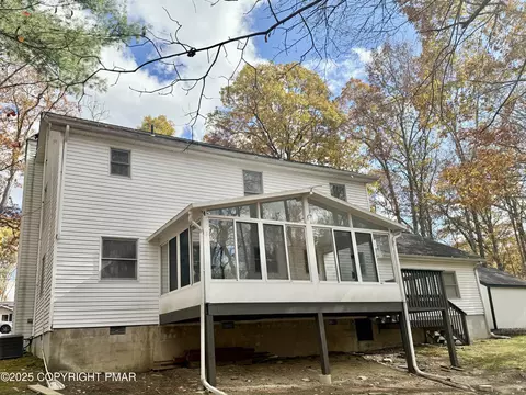 Exterior - 104 Dunchurch Dr, Bushkill, PA 18324 photo 6 of 7
