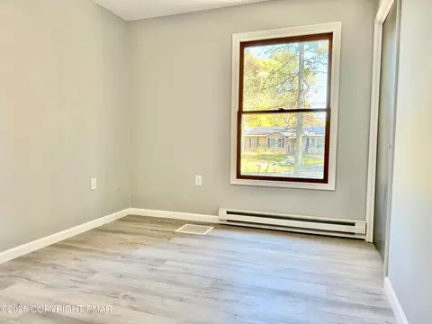 Bedroom - 104 Dunchurch Dr, Bushkill, PA 18324 photo 5 of 5